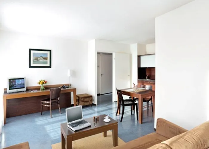 Appart'city Confort Vaise מלון דירות 3*
