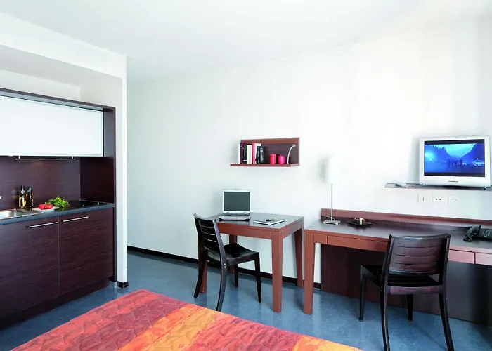 Appart'city Confort Vaise מלון דירות 3*